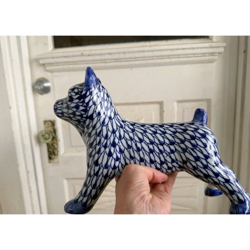 Vintage 80s Hand Painted Andrea Sadek Porcelain Dog Blue White Fishnet Pattern - Picture 7 of 9